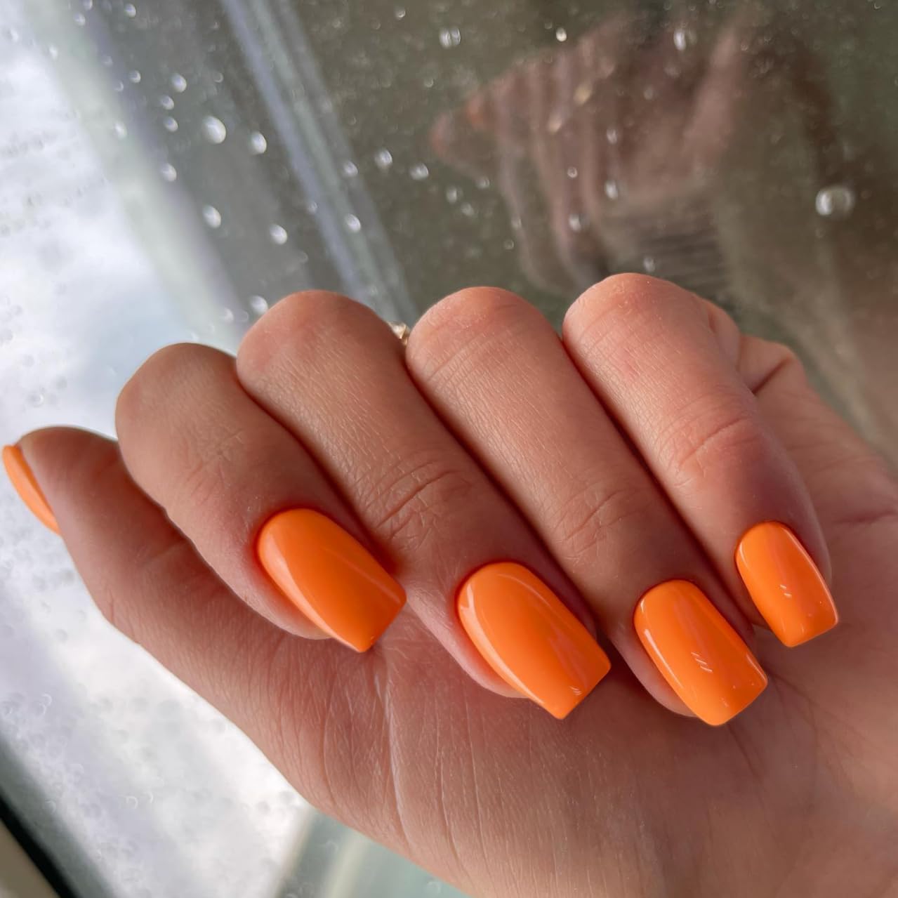 KQueenest Orange Press on Nails Short Medium Square Glue on Nails Set,Solid Color Fake Nails Short Coffin Acrylic Nails Press on Gel Nails for Women Reusable False Nails in 24 Pcs