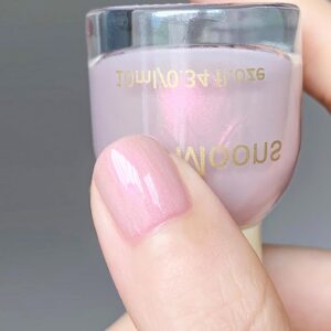 Pale Pink Aurora Nail Polish, Holographic Nail Polish, Air Dry Reflective Glitter Gel Polish for Nails, Light Pink Glossy Top Coat Fingernail Polish for Women Girls DIY at Home, 10 ML