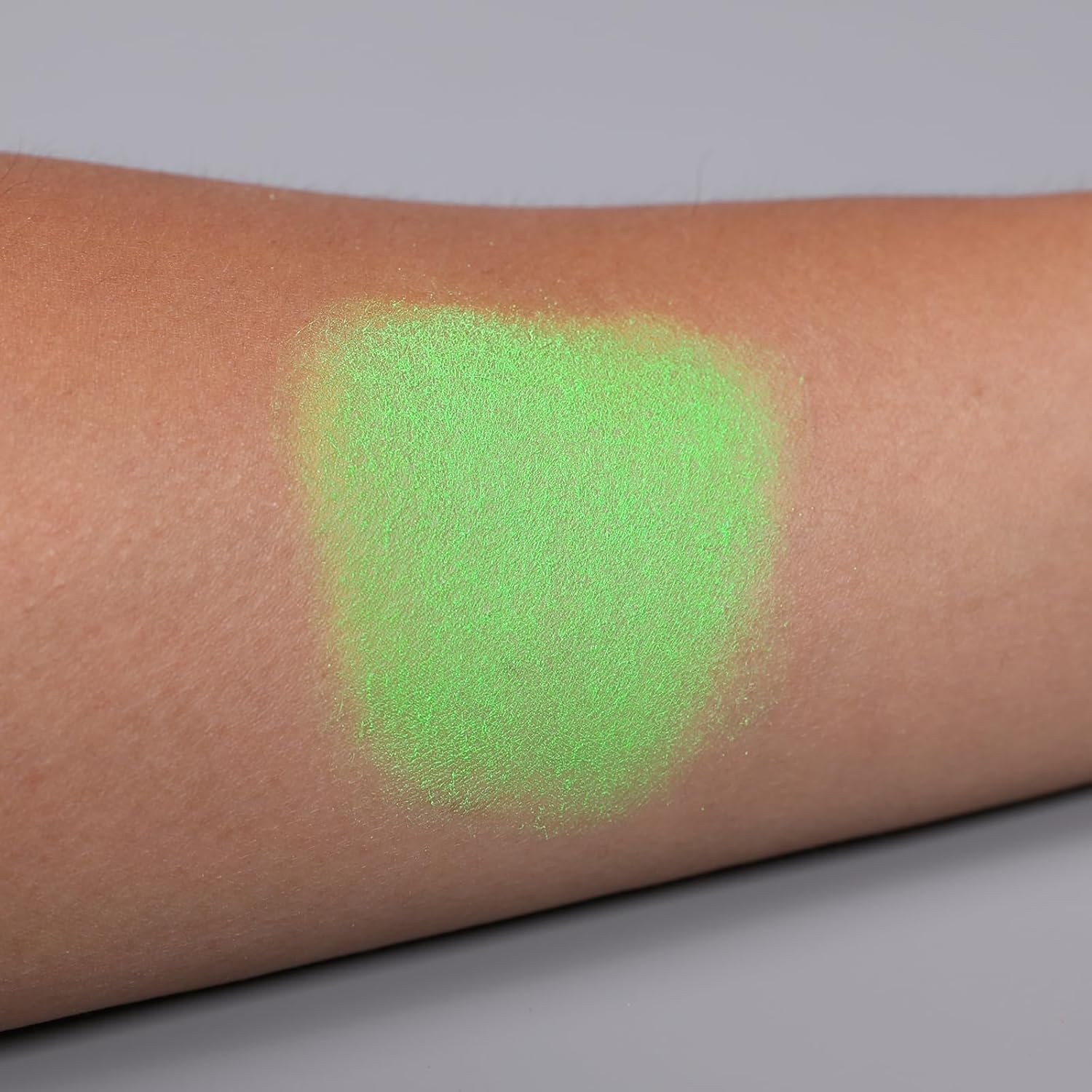 IS'MINE Single Green Matte Eyeshadow Powder Palette High Pigment, Longwear, Intense Color Best Green Eyeshadow - Image 5