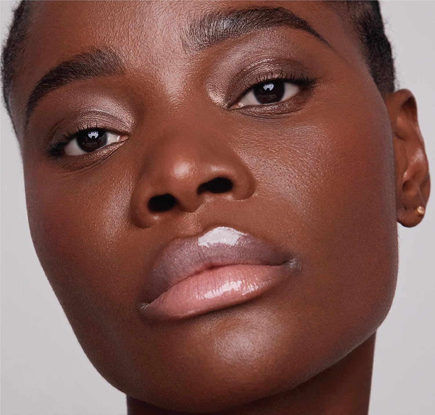 Kevyn Aucoin Cream & Powder Contour Brush: Use on cream & powder makeup formulas. Compact round brush head with tapered edges adapts to your face's natural curves for seamless sculpting and defining. - Image 5