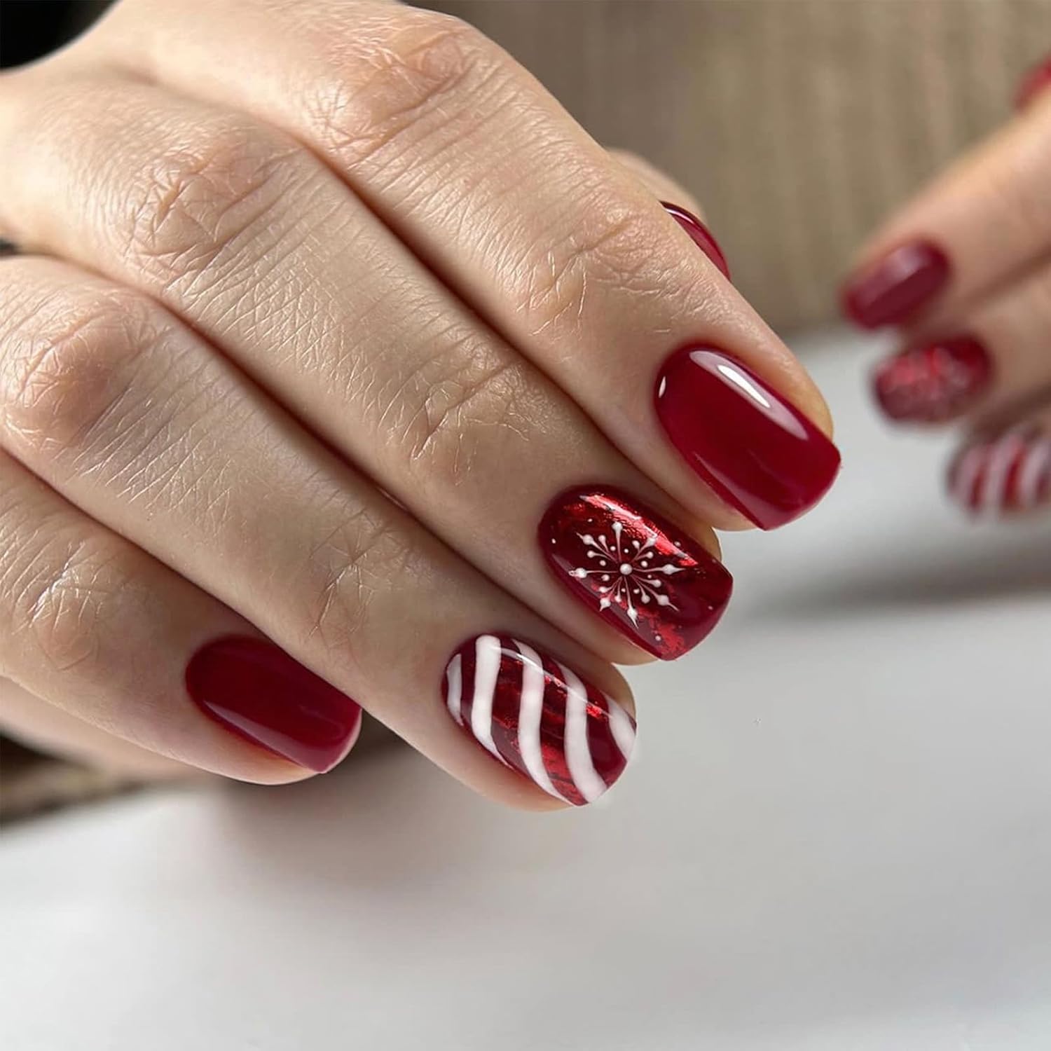 Christmas Snowflake Press on Nails Glossy Red Curve Line Acrylic Fake Nails 24Pcs Candy Stripes False Nails Gel Glue on Nails for Manicure Snowflake Stick on Short Square Nails for New Years Gifts