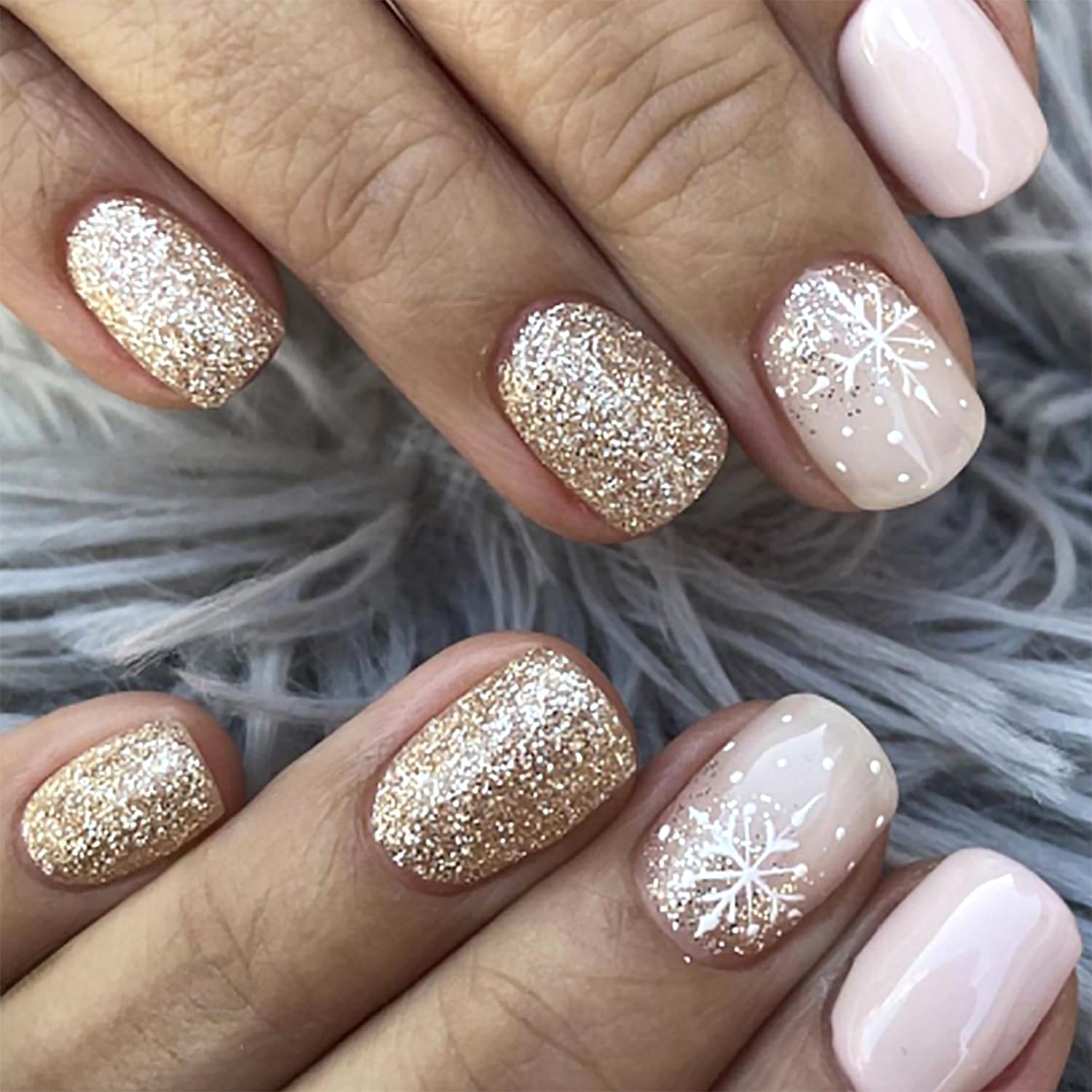 Christmas Press on Nails Short Square Fake Nails White Snowflake Acrylic Nails Gold Glitter Glue on Nails for Women Winter Xmas Manicure