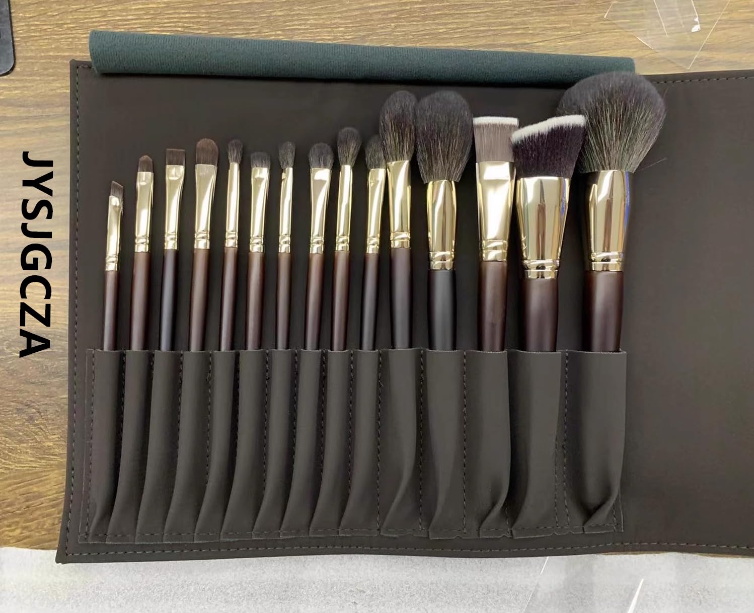 Professional makeup brush set with makeup bag. Includes Brushes for Contouring, Highlighting, Eyeshadow, Foundation & More. 15 Pcs Wool makeup brush - Image 4