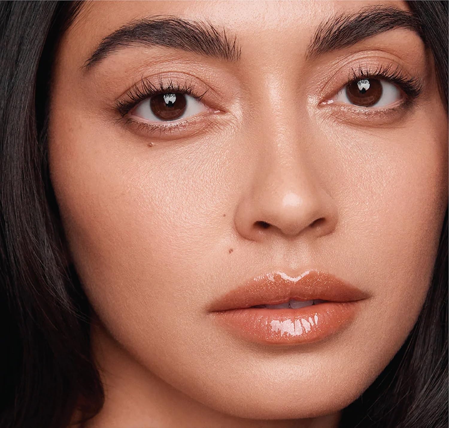 Kevyn Aucoin Cream & Powder Contour Brush: Use on cream & powder makeup formulas. Compact round brush head with tapered edges adapts to your face's natural curves for seamless sculpting and defining. - Image 4