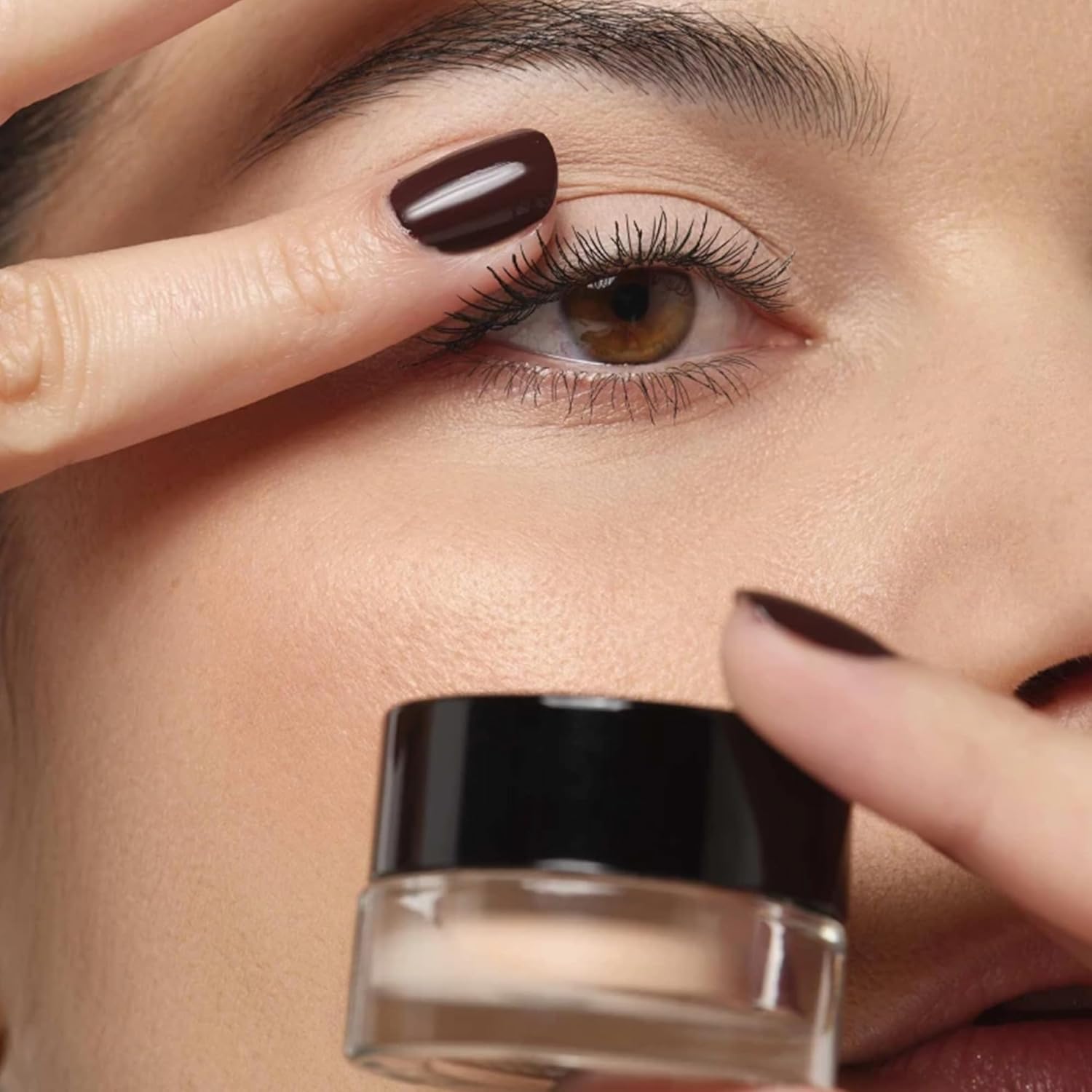 ARTDECO All In One Eye Primer 0.17 Fl. Oz Neutralizing and Concealing for Vibrant Crease-Free Eyeshadow - Image 3
