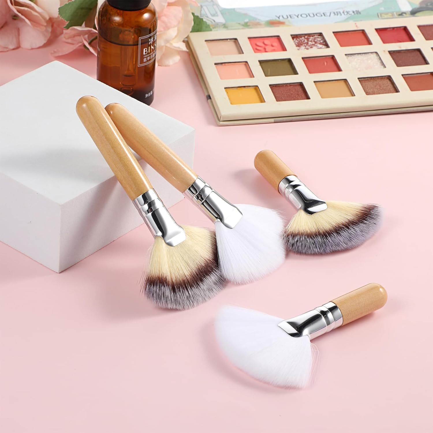 4 Pieces Facial Fan Brush Soft Synthetic Fibers Makeup Brush with Wooden Handle Blush Powder Cosmetic Applicator for Blending Face Highlighting Eyeshadow Buffing Portable Cosmetic Tool - Image 7