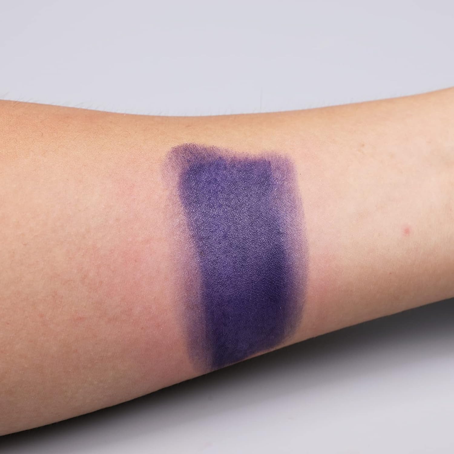 ISMINE Single Eyeshadow Powder Palette, Matte Purple, High Pigment, Longwear Single Eye Makeup for Day & Night - Image 6