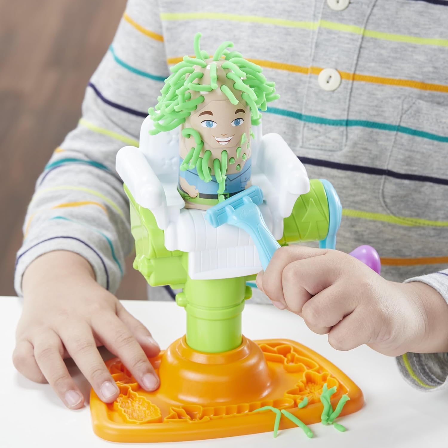 Play-Doh Buzz 'n Cut Fuzzy Pumper Barber Shop Set, Electric Buzzer, 5 Colors of 2-Ounce Cans, Preschool Toys, Christmas Gifts Girls & Boys, Ages 3+ (Amazon Exclusive) - Image 10
