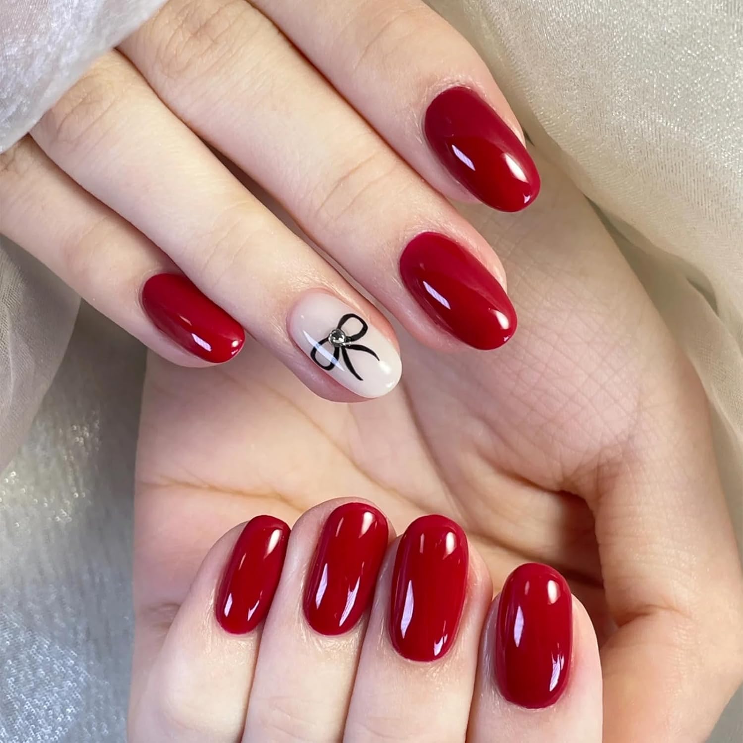 COSMOO 13ml Red Quick Dry Nail Polish, Red Vegan Chip-Resistant Long-Lasting Nail Lacquer for Nail Art Varnish, 0.43 fl oz - Image 2