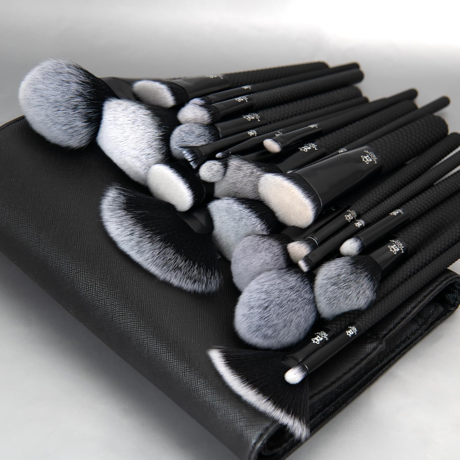 Moda Pro Full Face 25pc Makeup Brush Set with Travel Pouch - Image 4