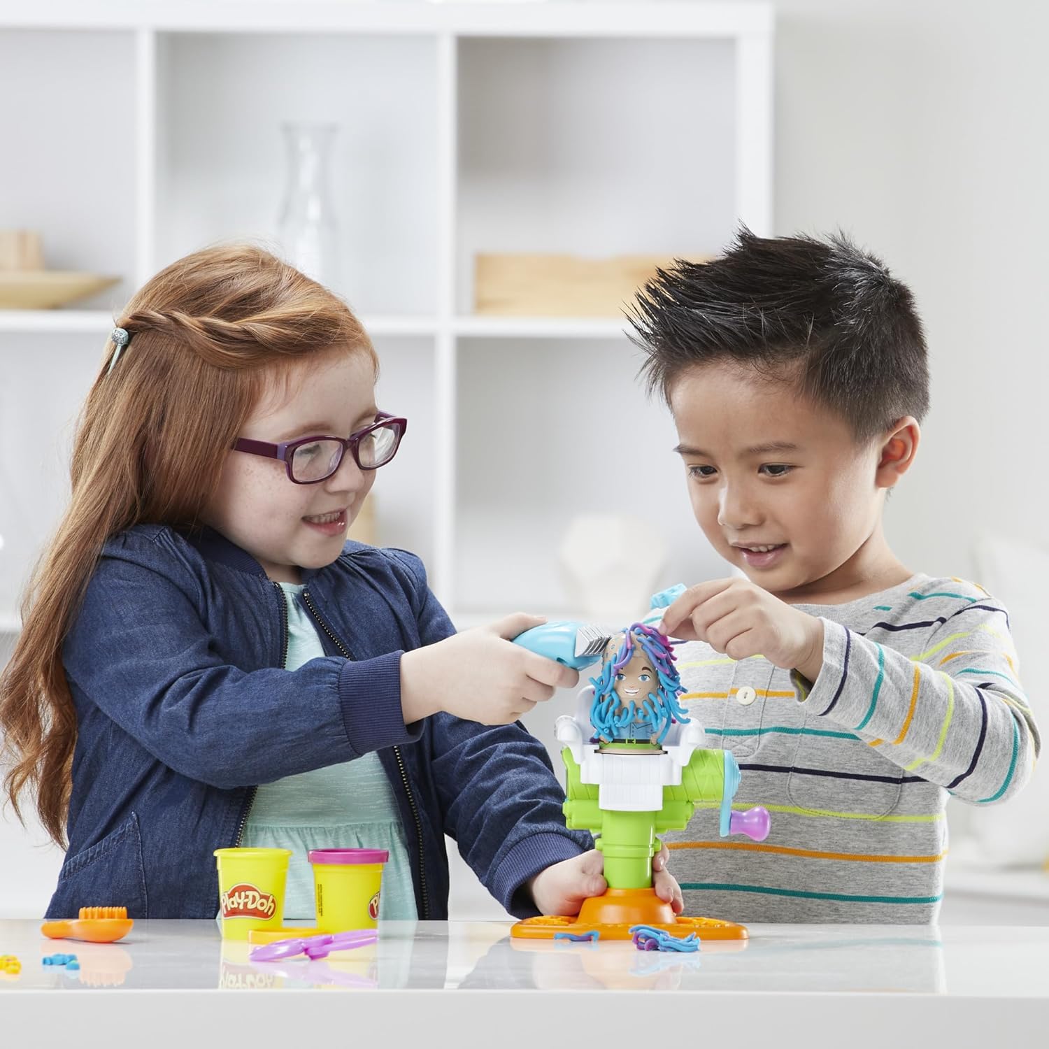 Play-Doh Buzz 'n Cut Fuzzy Pumper Barber Shop Set, Electric Buzzer, 5 Colors of 2-Ounce Cans, Preschool Toys, Christmas Gifts Girls & Boys, Ages 3+ (Amazon Exclusive) - Image 22