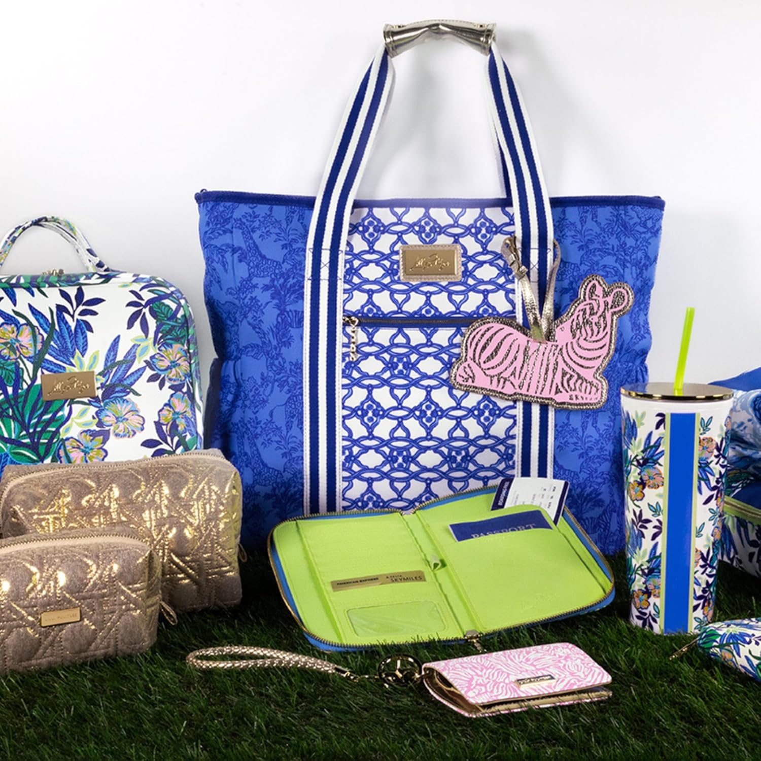 Lilly Pulitzer Gold Quilted Zipper Pouches, Cute Cosmetic Case for Women, Travel Toiletry Bag, Small Pouch Bag for Supplies, Set of 2, Makeup or Toiletries, Gold Lattice - Image 6
