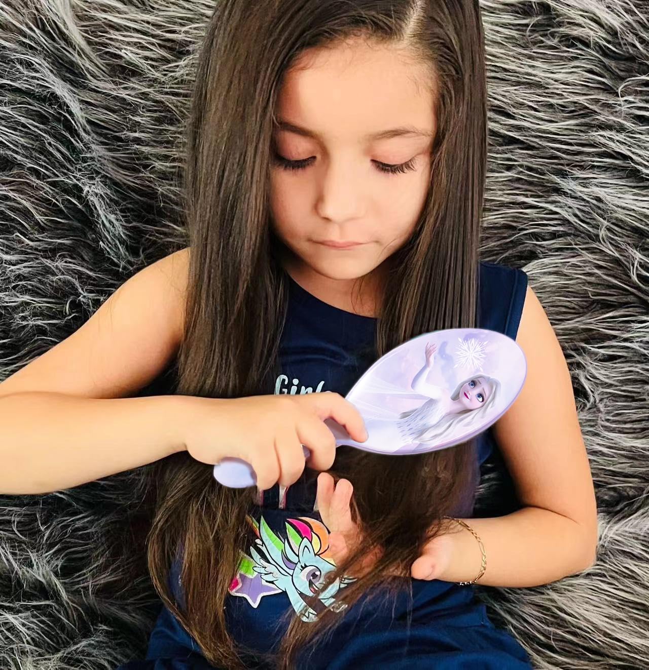 Frozen Princess Elsa Hair Accessory 5 Pcs Set - 1 Regular 9 inch Frozen Hairbrush & 4 Frozen Scrunchies - Detangling Brush & Elastic Hair Ties Ropes for Girls, Ages 3+ - Image 3