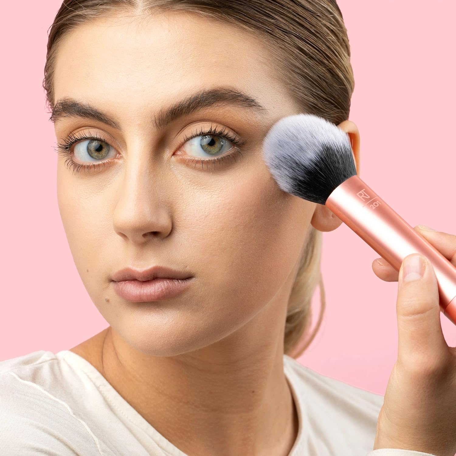 Real Techniques Ultra Plush Powder Makeup Brush, For Setting Powder, Bronzer, & Blush, Sheer, Buildable Coverage, Large, Fluffy Powder Brush, Vegan, Cruelty-Free & Synthetic Bristles, 1 Count - Image 4