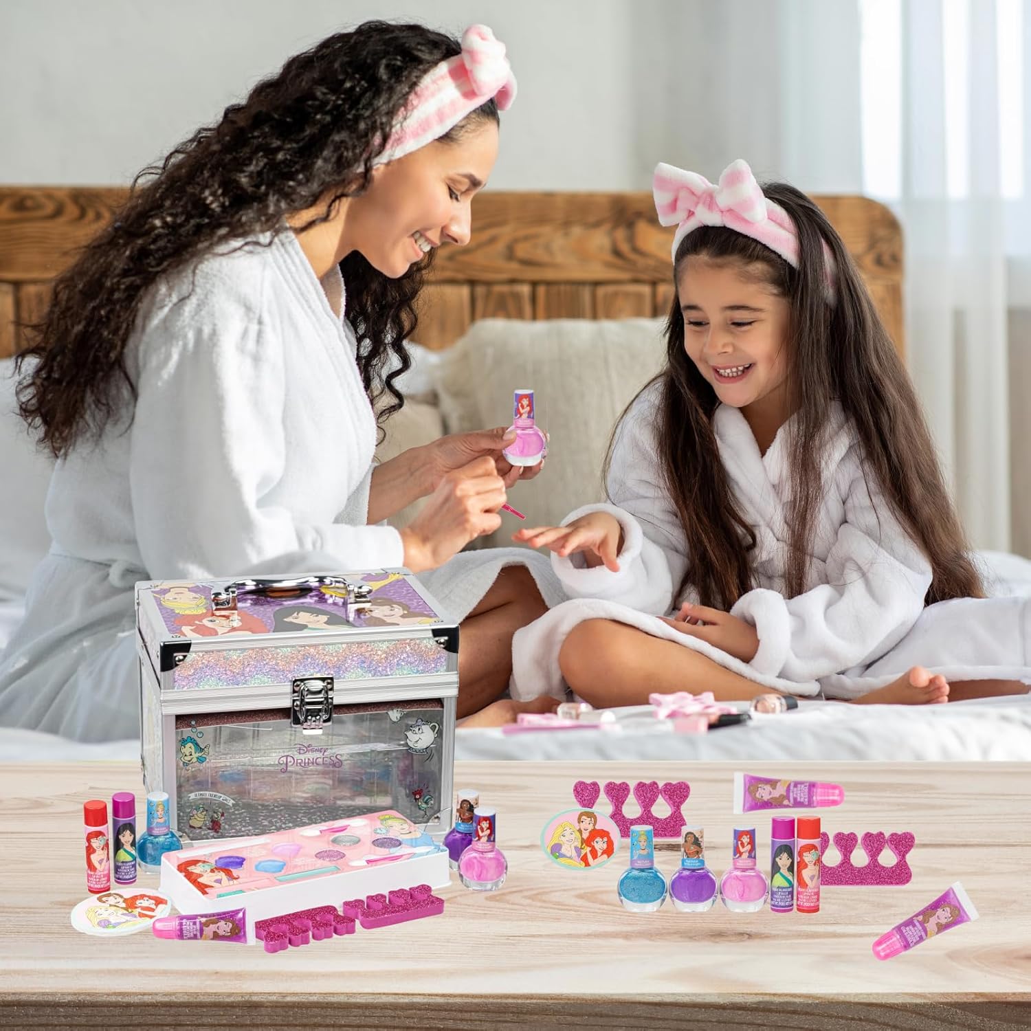 Disney Princess Train Case Beauty Set, Kids Makeup Kit for Girls, Real Washable Makeup Set, Play Makeup, Party Favor, Birthday, Ages 3 4 5 6 7 8 9 10 11 12 by Townley Girl - Image 4