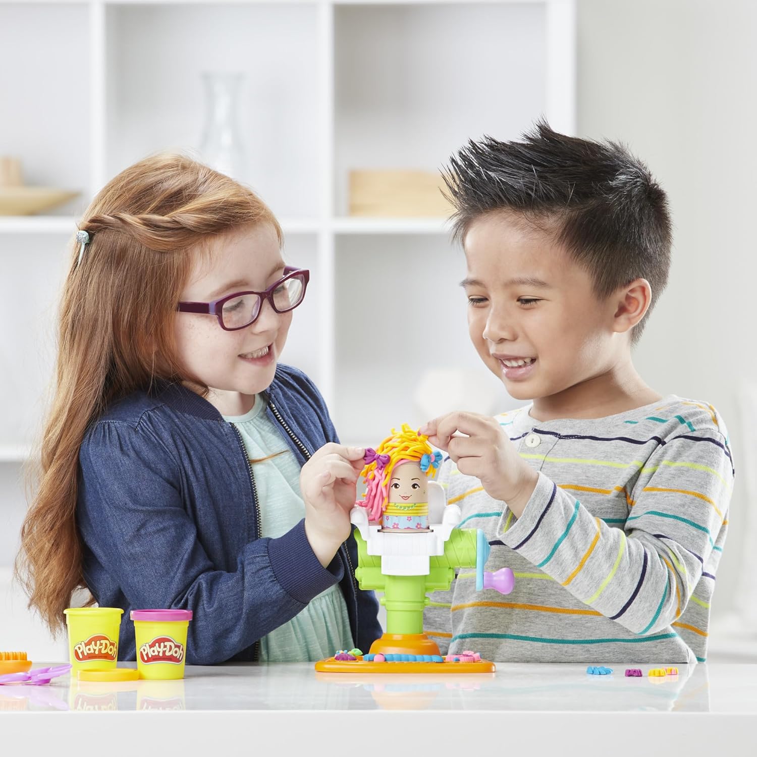 Play-Doh Buzz 'n Cut Fuzzy Pumper Barber Shop Set, Electric Buzzer, 5 Colors of 2-Ounce Cans, Preschool Toys, Christmas Gifts Girls & Boys, Ages 3+ (Amazon Exclusive) - Image 17