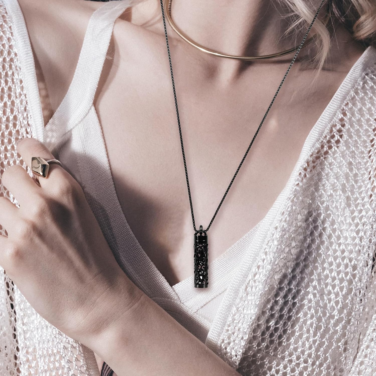 Essential Oil Necklace for Women, Aromatherapy Necklace Diffuser, Women's/Men's Fragrance Diffuser Pendant Birthday, Christmas and Valentine's Day Gifts (Black) - Image 4