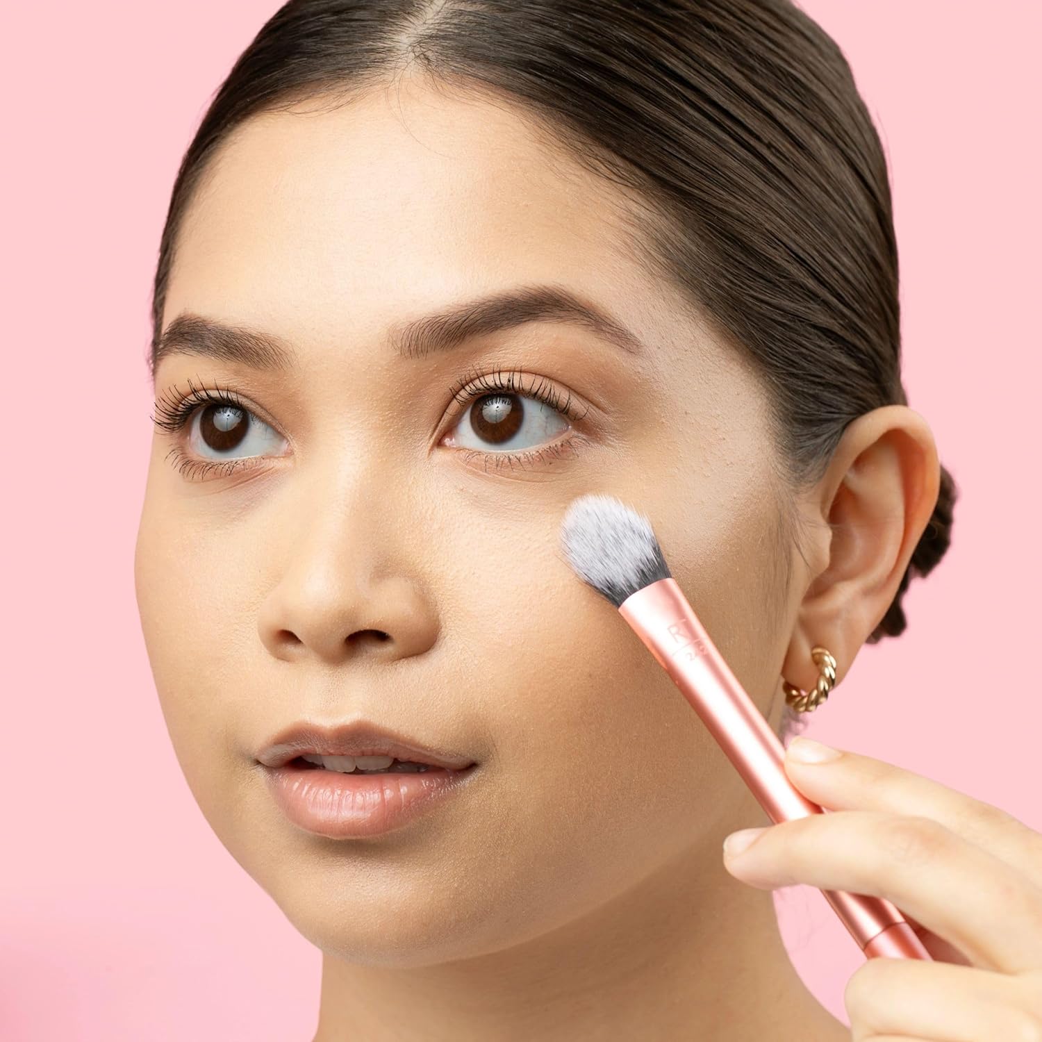 Real Techniques Precision Perfection Duo, Viral Kitten Paw Concealer Brush & Dual-Sided Powder Puff For Powder & Foundation, Travel Friendly Makeup Brush Set, Cruelty-Free, 2 Piece Set - Image 5