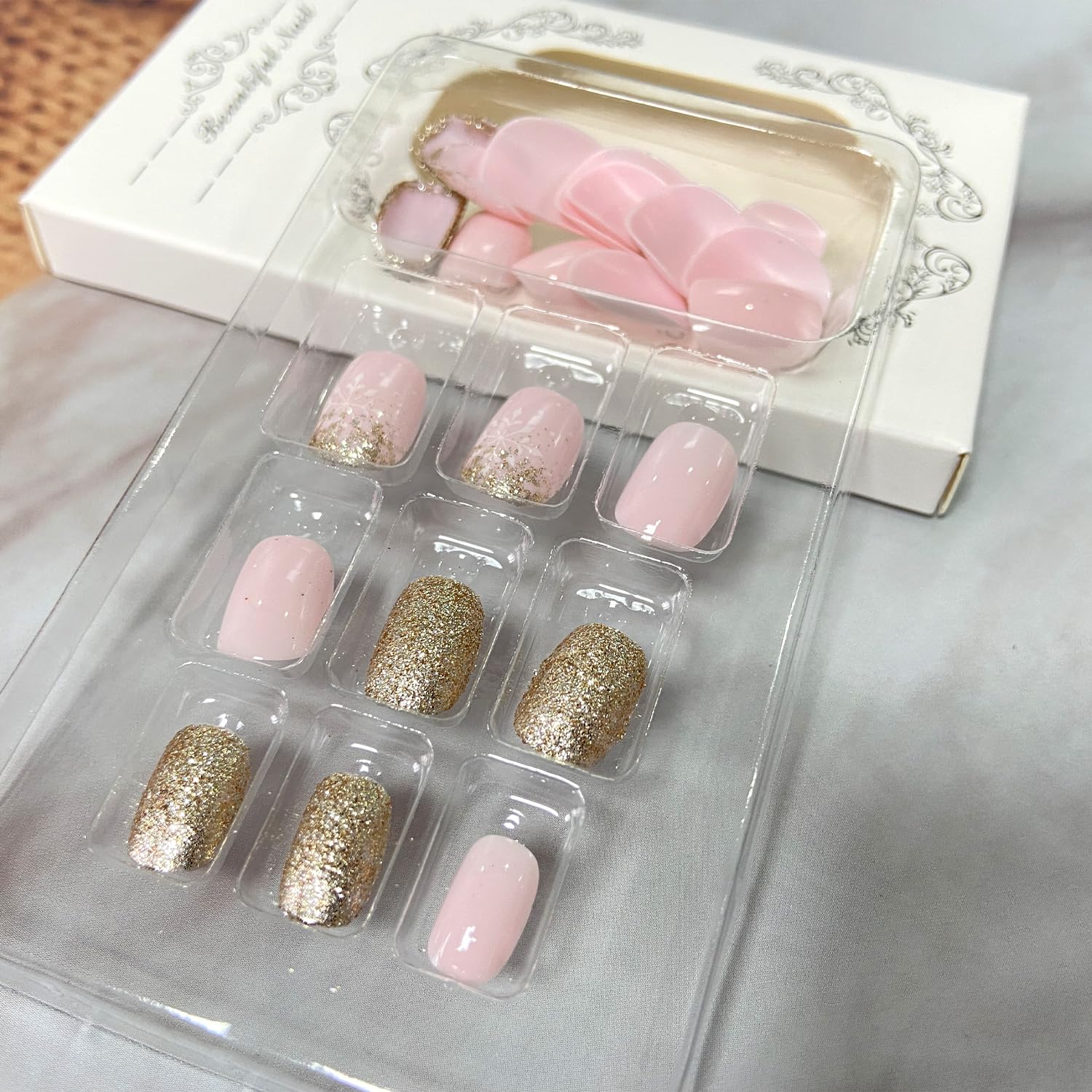 Short Square White Snowflakes Gold Glitter Christmas Press On Nails for Winter Manicure - Image 4