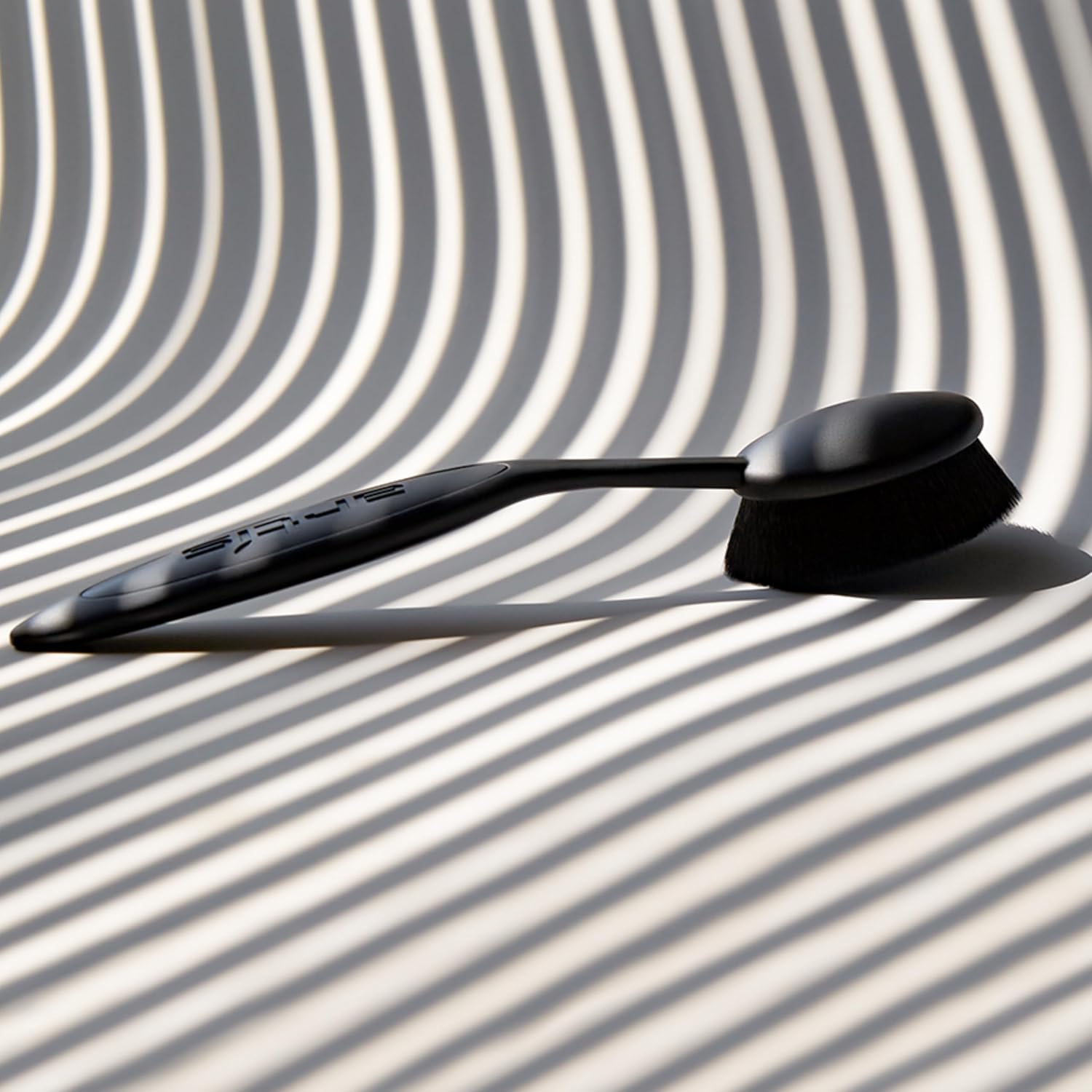 Artis Elite Oval Brush 7 - Black, 1 Pc Makeup Brush - Image 4