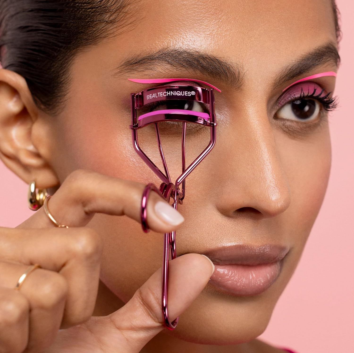 Real Techniques Miracle Eyelash Curler, Gentle Lash Tool for Lifted Lashes, Use with Mascara for Extra Volume, Travel-Size Lash Curler, Comfort Grip & Pinch-Free Design, Pink, Cruelty-Free, 1 Count - Image 5