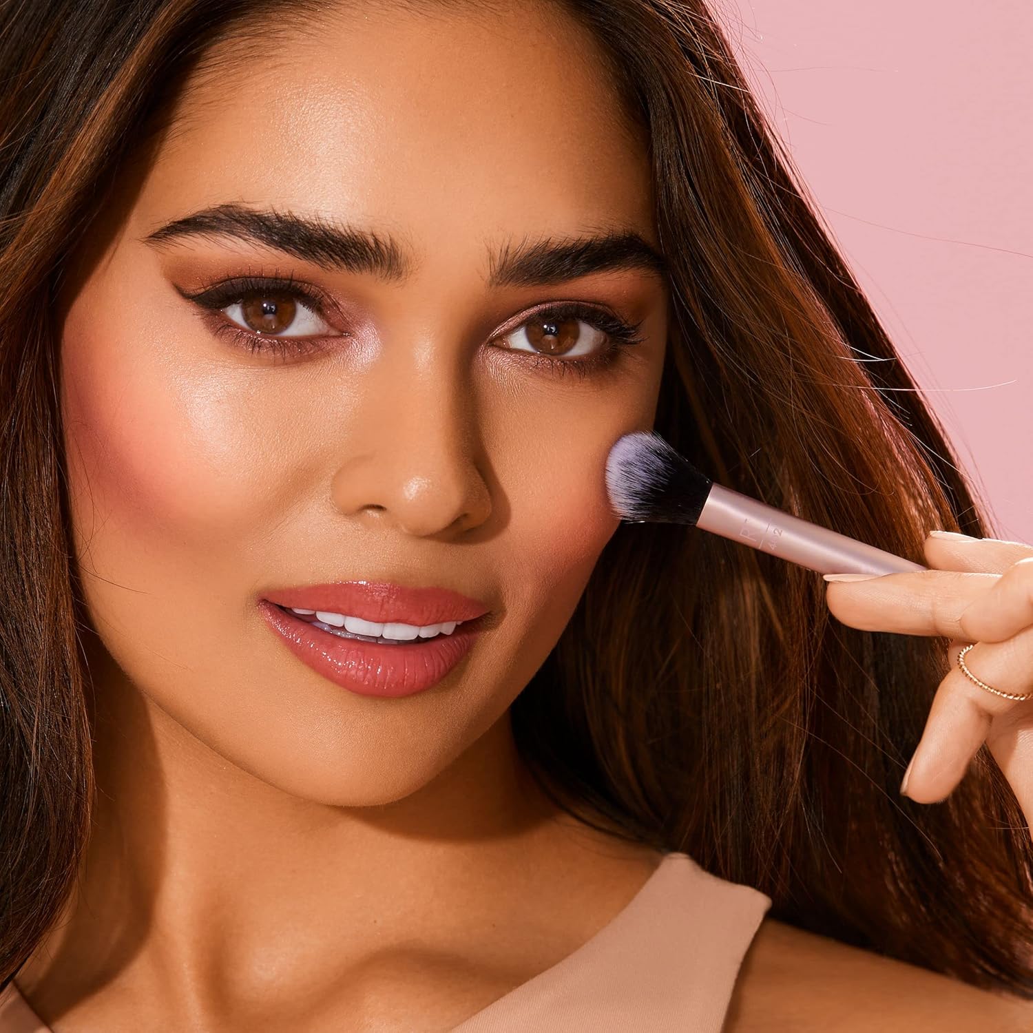 Real Techniques Makeup Setting Brush, For Setting Powder, Loose Powder, & Pressed Powder, Face Makeup Brush, 402 Brush, Sheer Coverage For Highlighter, Synthetic & Cruelty-Free Bristles, 1 Count - Image 4