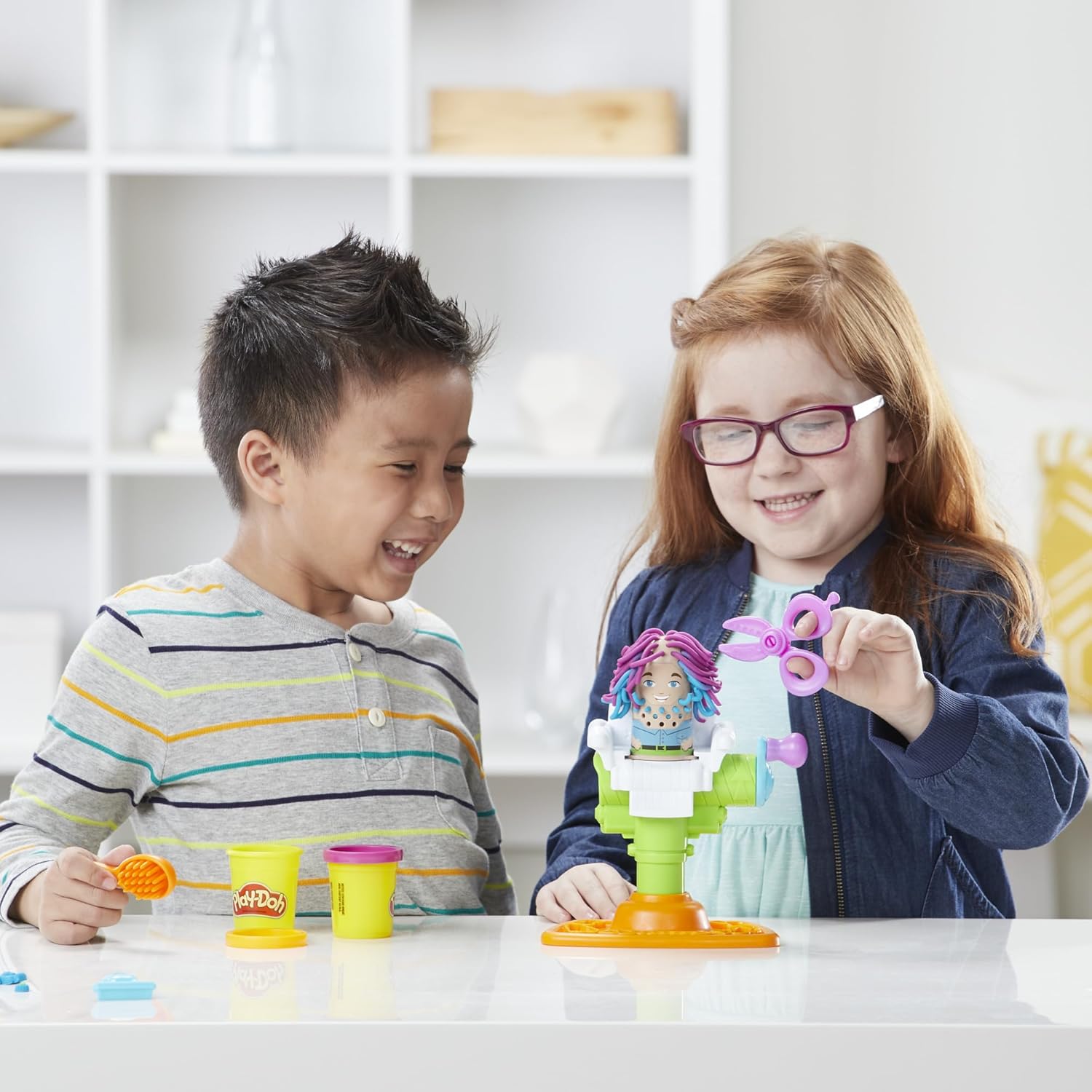 Play-Doh Buzz 'n Cut Fuzzy Pumper Barber Shop Set, Electric Buzzer, 5 Colors of 2-Ounce Cans, Preschool Toys, Christmas Gifts Girls & Boys, Ages 3+ (Amazon Exclusive) - Image 7