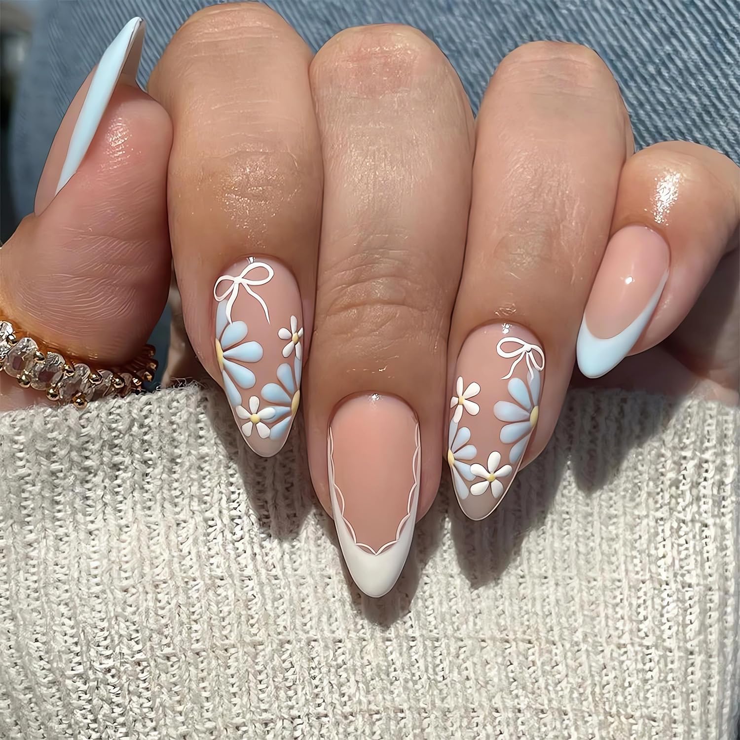 Flower Fake Nails Almond Daisy Press on Nails, White Blue French Tip Press on Nails Full Cover Glossy False Nails with Designs Spring Summer Acrylic Nails for Women DIY Manicure Decorations