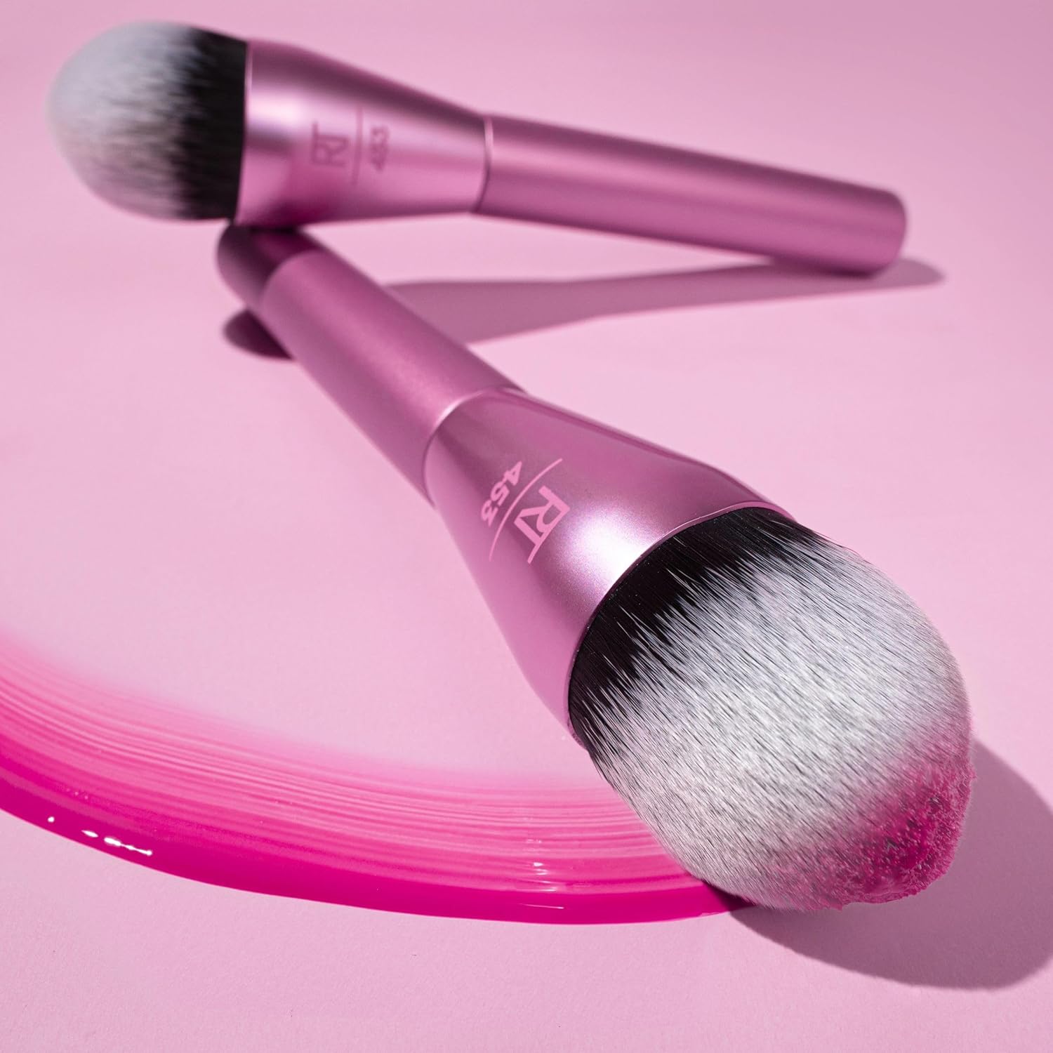 Real Techniques Power Pigment Blush Makeup Brush, Cheek Brush For Liquid & Cream Blush, Dense, Synthetic Bristles, Unique Pointed Shape For Precise Application, Vegan & Cruelty Free, 1 Count - Image 7