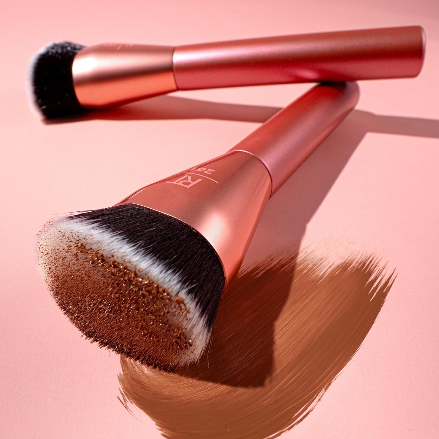 Real Techniques Snatch + Sculpt Contour Makeup Brush, For Liquid & Cream Contour & Bronzer, Flat Top & Oval Head For Blending & Buffing, Dense, Synthetic Bristles, Vegan & Cruelty Free, 1 Count - Image 7