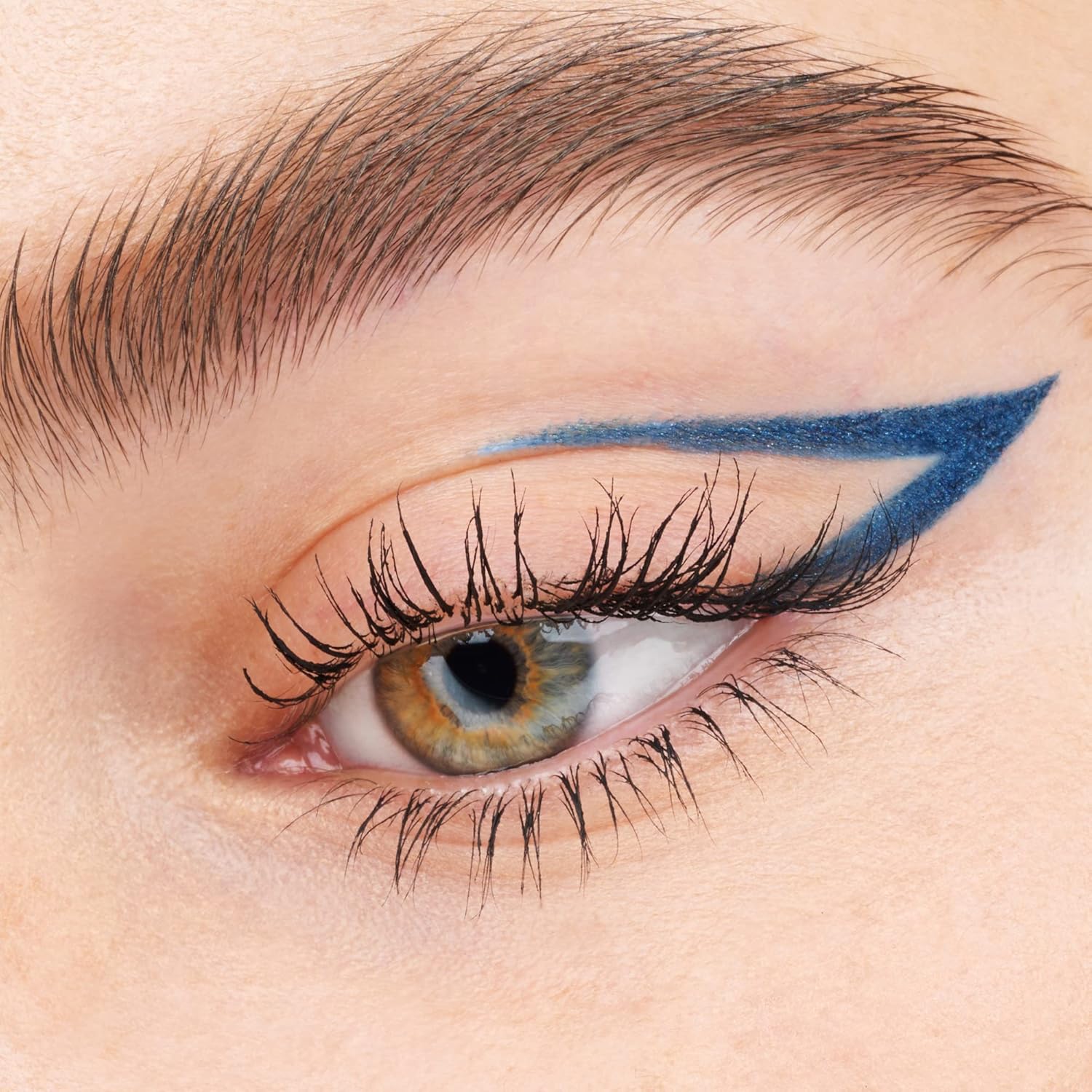 essence | Stay & Play Gel Eyeliner | Super Soft Gel-like Texture | Waterproof & Longlasting | Vegan & Cruelty Free (06 Midnight Sky) - Image 4