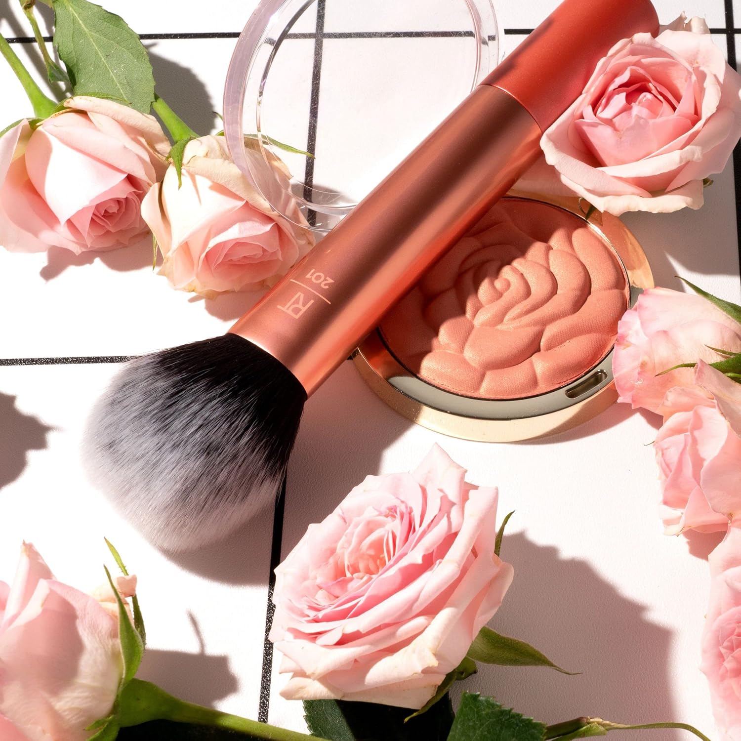 Real Techniques Ultra Plush Powder Makeup Brush, For Setting Powder, Bronzer, & Blush, Sheer, Buildable Coverage, Large, Fluffy Powder Brush, Vegan, Cruelty-Free & Synthetic Bristles, 1 Count - Image 6