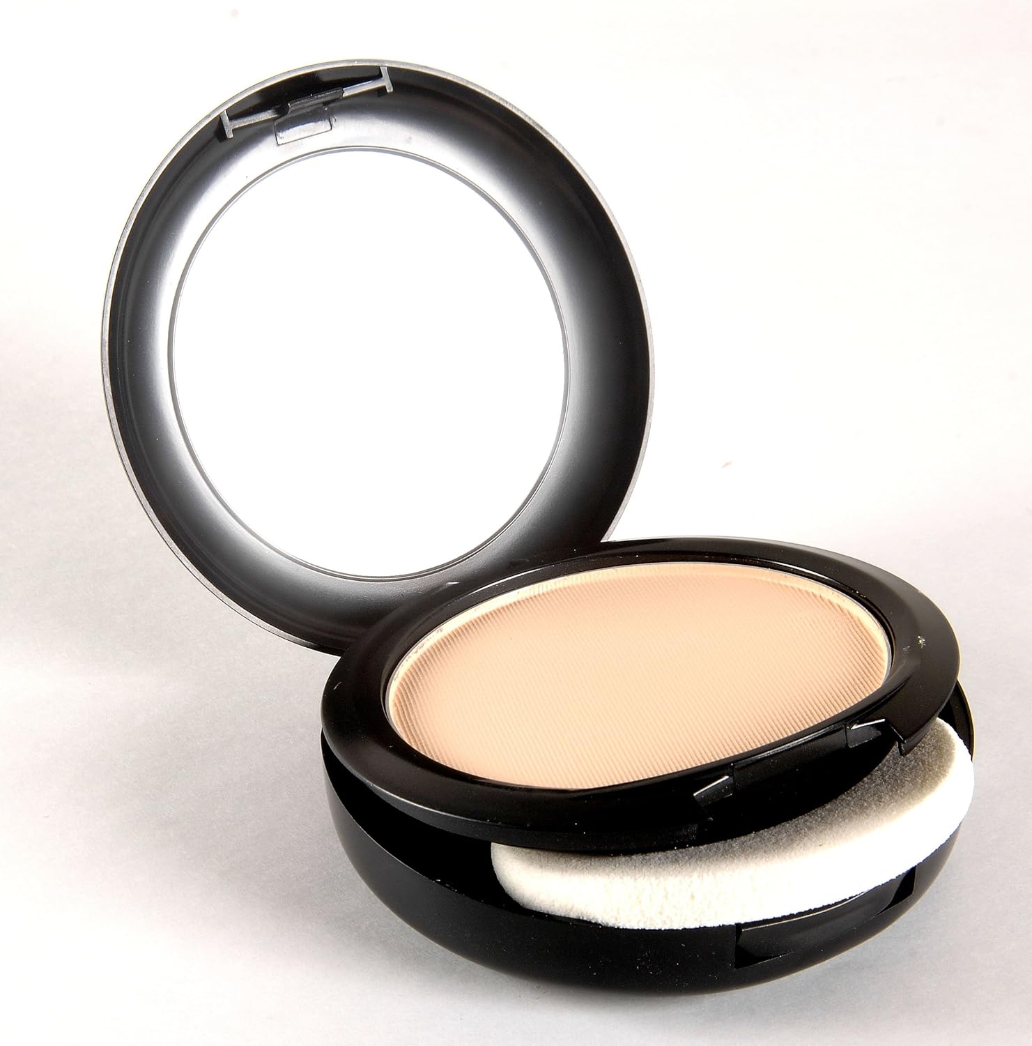 Mac Studio Fix Powder Plus Foundation Nc15 15gm/0.52 Oz - Image 3