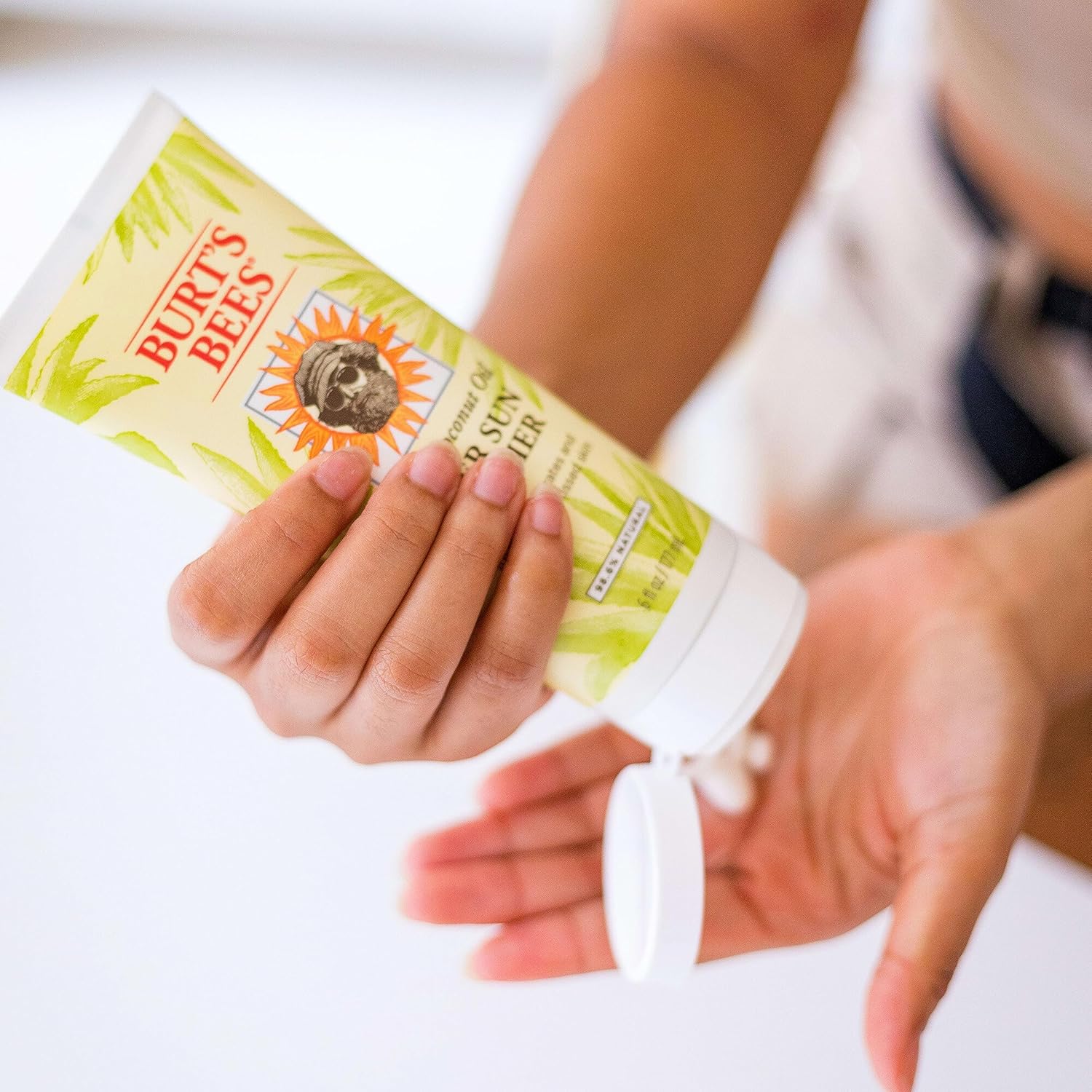 Burt's Bees After Sun Lotion with Hydrating Aloe Vera & Coconut Oil - Summer Essentials, Sunburn Relief, Natural After Sun Soother, 6 oz - Image 2