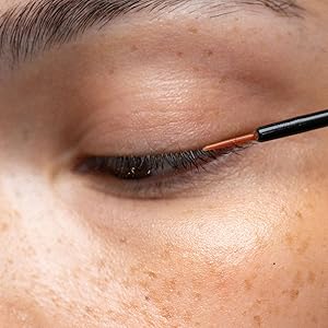 applying lash serum