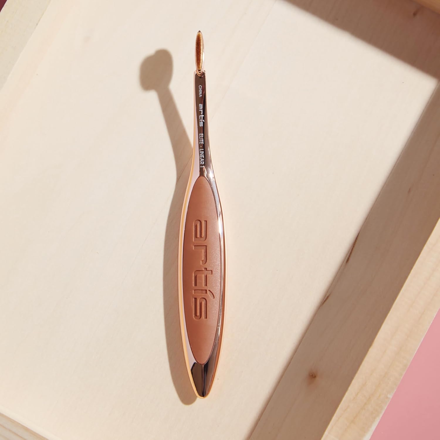 Artis Elite Linear Brush 1 - Makeup Brush with Solid Metal Handle - Soft Makeup Brushes - Makeup Tools for Liquid, Creams, Powders - Rose Gold - 1 pc - Image 4