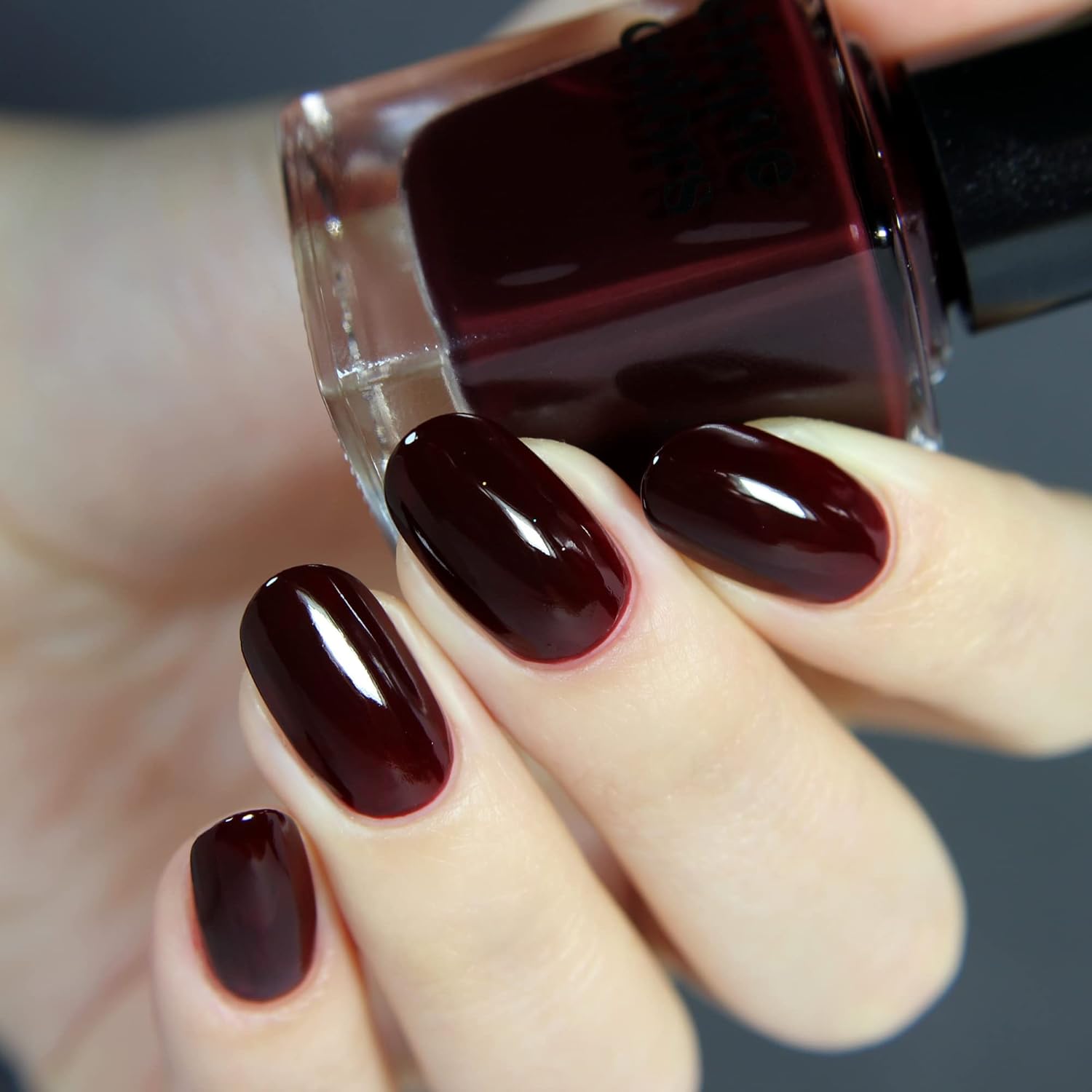 Cirque Colors Thermal Temperature Color Changing Mood Nail Polish - Rothko Red - 0.37 fl. oz. (11 ml) - Vegan, Cruelty-Free, Non-Toxic Formula - Image 4