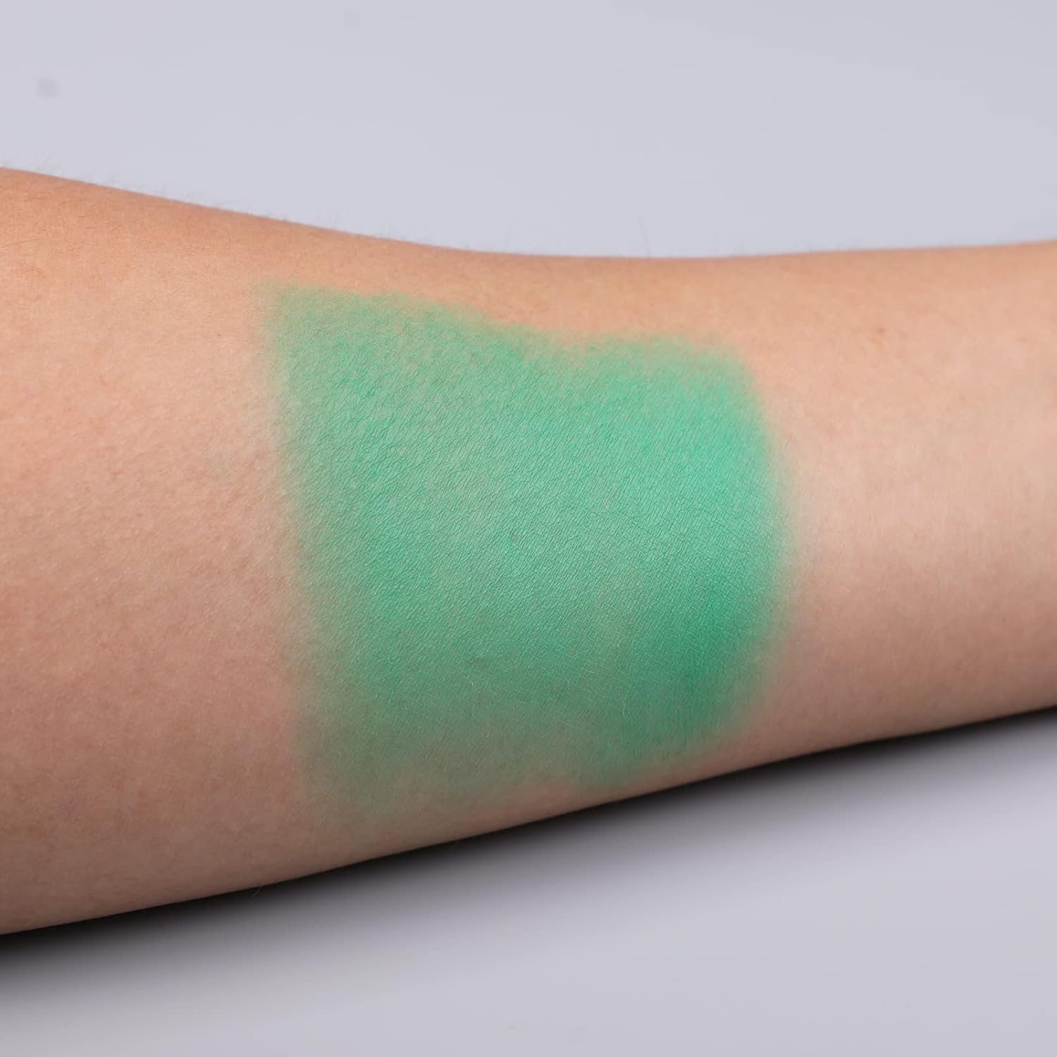 ISMINE Single Green Matte Eyeshadow, High Pigment, Longwear, Intense Color Best Single Green Eyeshadow Eye Makeup for Day & Night - Image 6