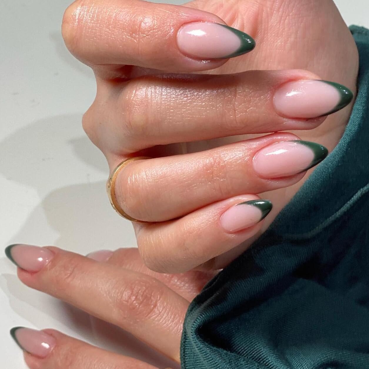 KQueenest 30 Pcs Dark Green French Tip Press on Nails Short Almond Nails Acrylic, Medium Natural Nude Fake Nails Press ons, Classic French Glue on Nails Short, French Tip Nails for Women Daily Wear