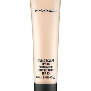MAC Studio Sculpt SPF 15 Foundation NC40