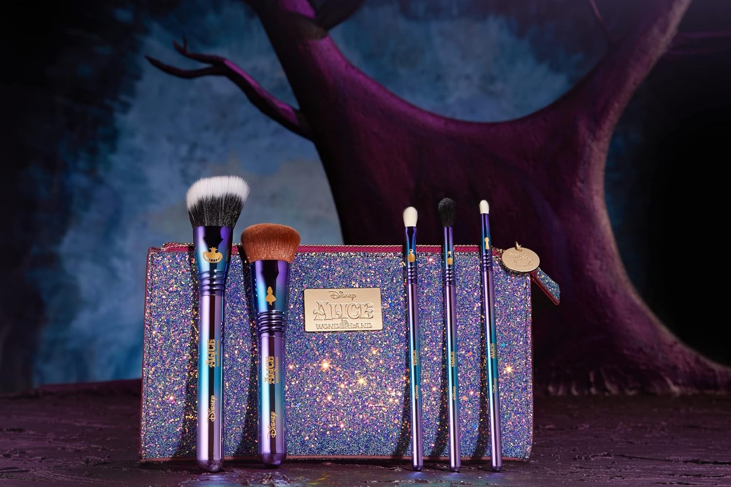Sigma Beauty and Disney Makeup Brushes - Alice in Wonderland Brush Set - Includes 2 Face Brushes and 3 Eye Shadow Brushes - Hypoallergenic Brush Set for Seamless Blending and Application + Beauty Bag - Image 8