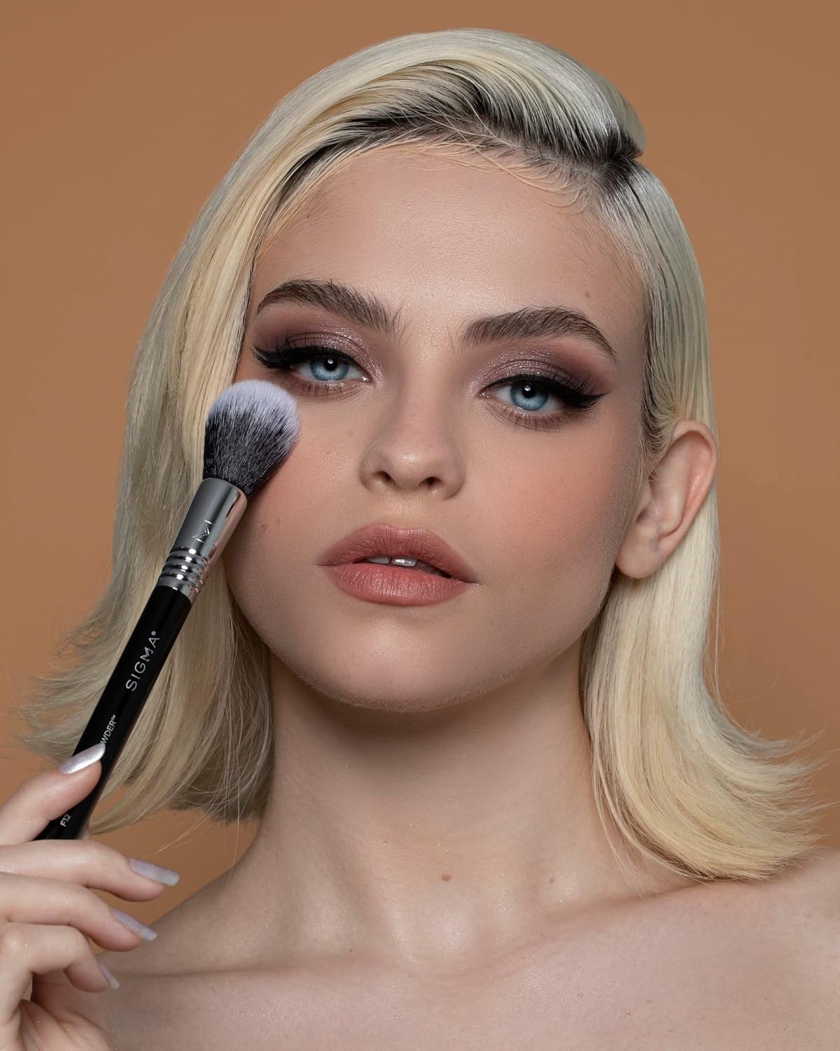 Sigma Beauty Soft Focus Setting Powder – Silky Smooth, Lightweight Loose Setting Powder for Setting Makeup, Blurring Powder Reduces the Look of Pores, Lines & Wrinkles (Vanilla Bean, Ivory Matte) - Image 6