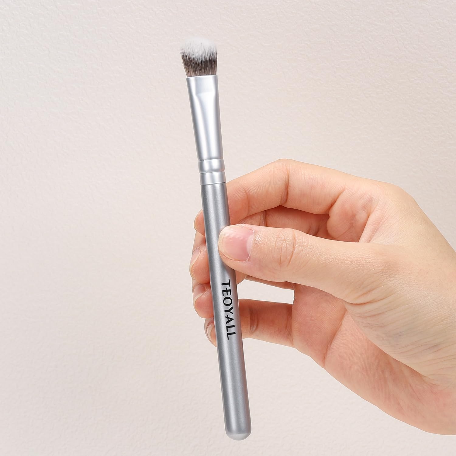 TEOYALL Under-Eye Concealer Brush, Small Flat Angled Synthetic Bristles Flawless Coverage Multitask Brush with Liquid Cream Powder - Image 5