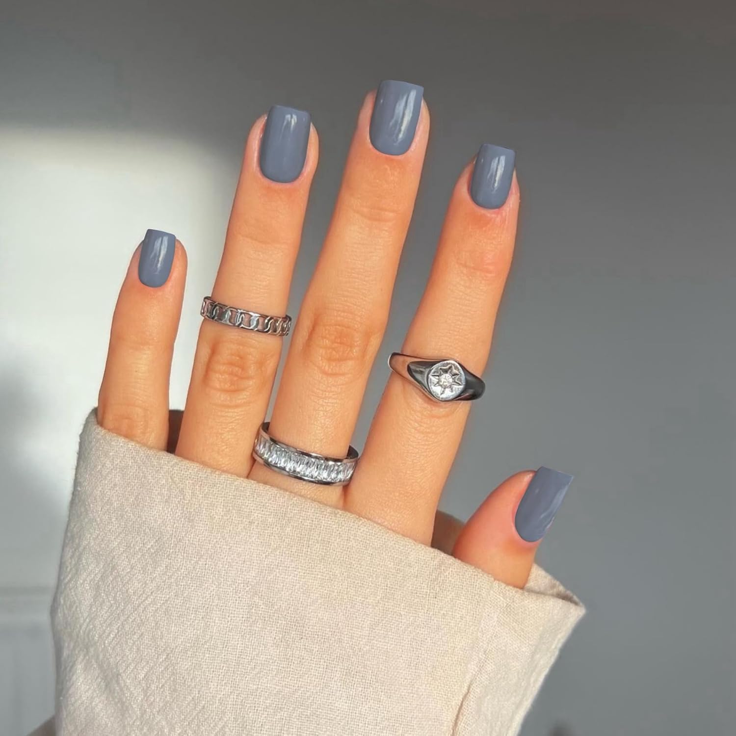 XCREANDO Gray Press on Nails Short Square Fake Nails Glue on, Short Square Nails Press ons,False Nails Press on,Glue on Nails Stick on for Women and Girls 24PCS