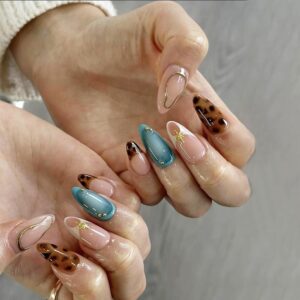 24Pcs Leopard Print 3D Gold Star Line Press on Nails Short Almond Fake Nails Blue Brown Full Cover Reusable Acrylic Artificial Stick on Nails with Designs Fasle Nails for Women Nail Art Decoration