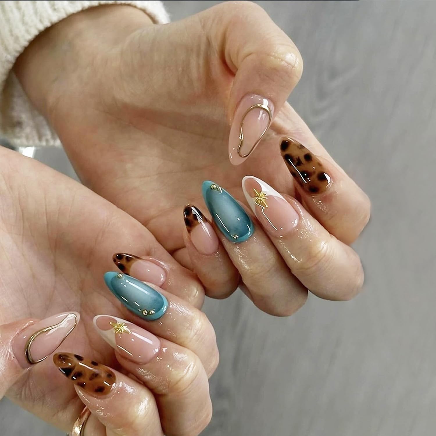 24Pcs Leopard Print 3D Gold Star Line Press on Nails Short Almond Fake Nails Blue Brown Full Cover Reusable Acrylic Artificial Stick on Nails with Designs Fasle Nails for Women Nail Art Decoration