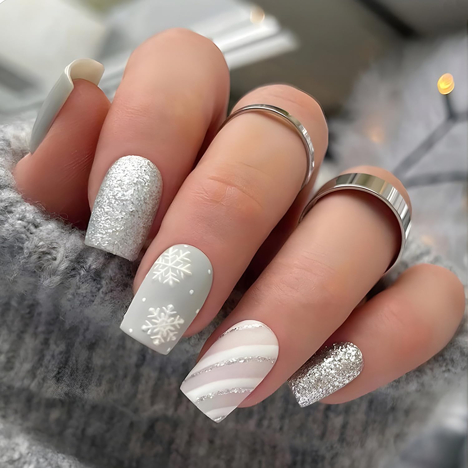 24 Pcs Christmas Press on Nails Short Winter Fake Nails Square Nail Tips Acrylic Nails Press ons Snowflake Stripe Design Christmas False Nails Kit Holiday Glue on Nails Stick on Nails for Women Girls