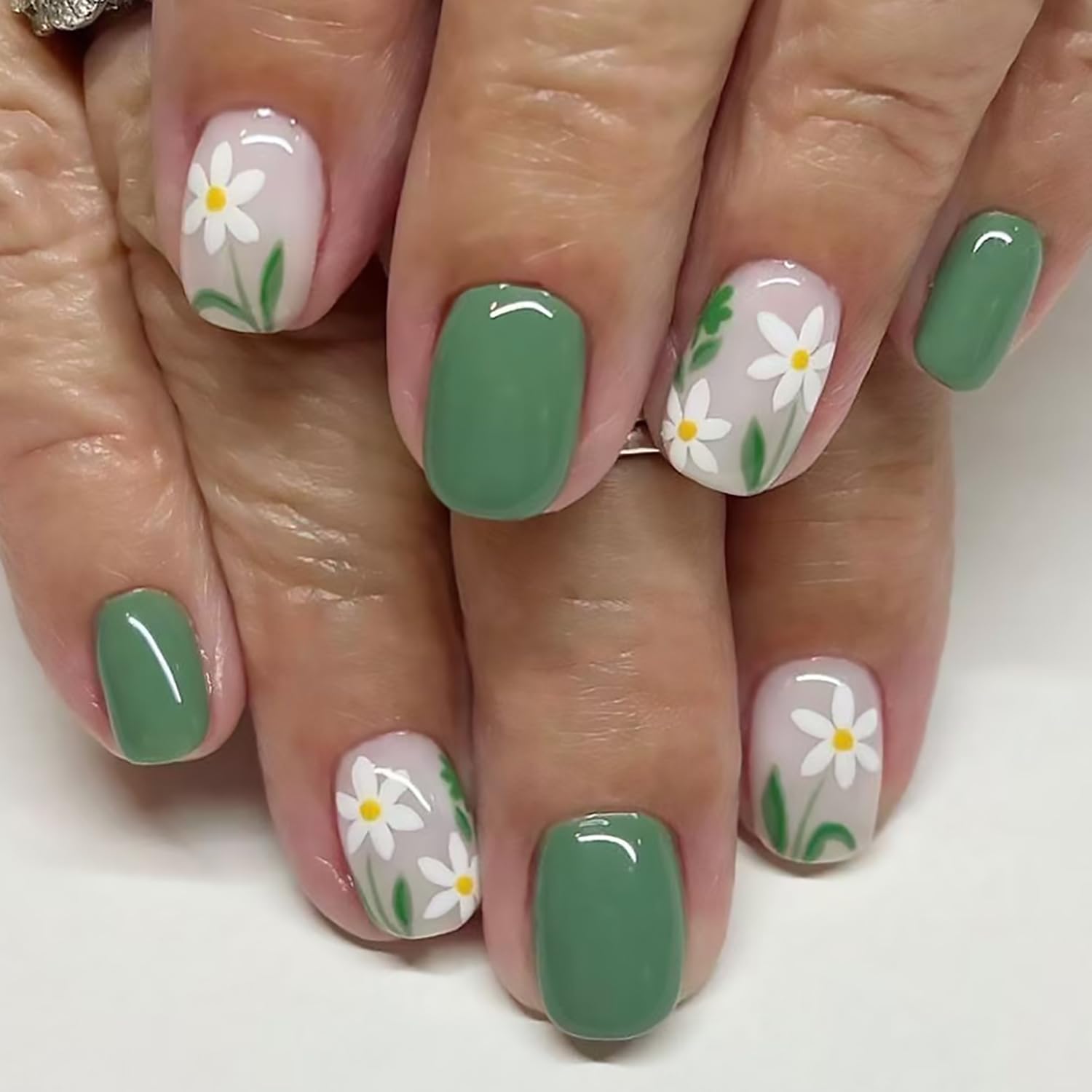 White Flowers Press on Nails Short Square Fake Nails Light Green False Nails Glossy Full Cover Stick on Nails Acrylic Spring Summer Artificial Nails for Women Glue on Nails 24 Pcs