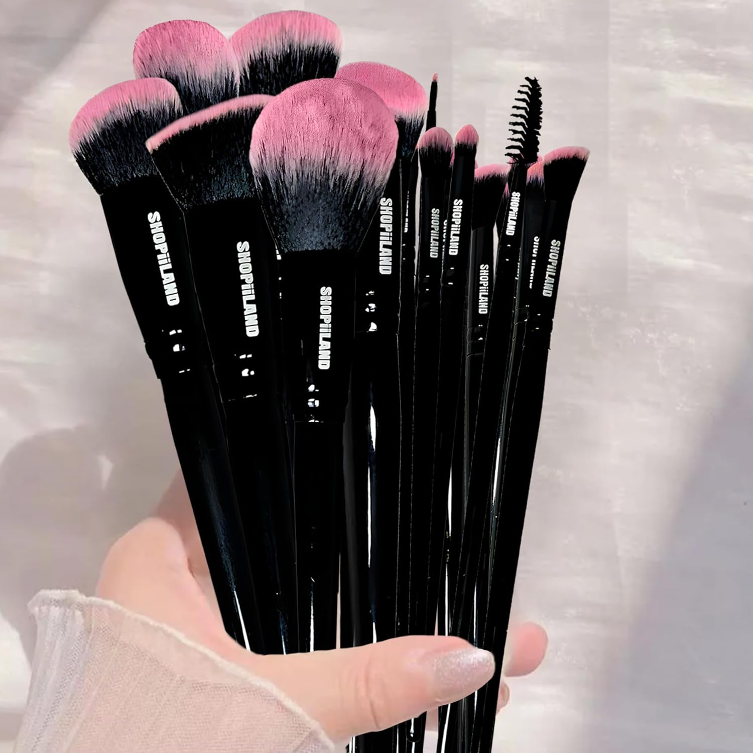 18-Piece Professional Makeup Brush Set with Case, Soft Vegan Bristles for Face and Eyes - Image 4