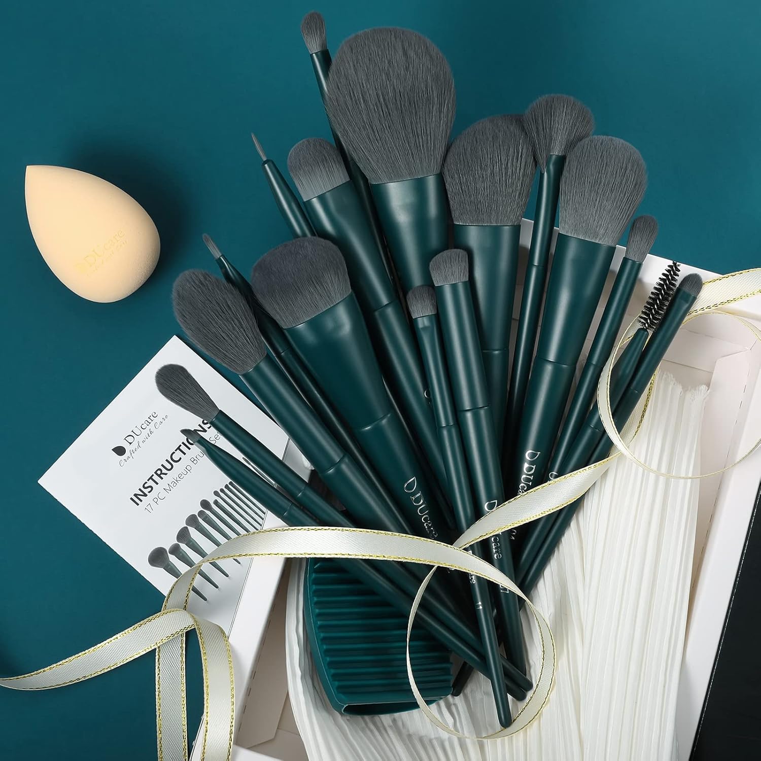 DUcare 17-Piece Makeup Brush Set with Cleaning Mat and Sponge, Black, Gift Boxed - Image 2